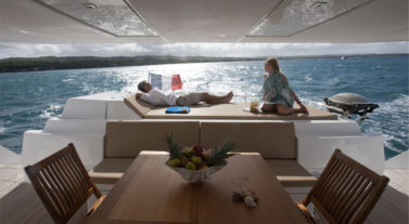 CATAMARANES, con y sin tripulación.